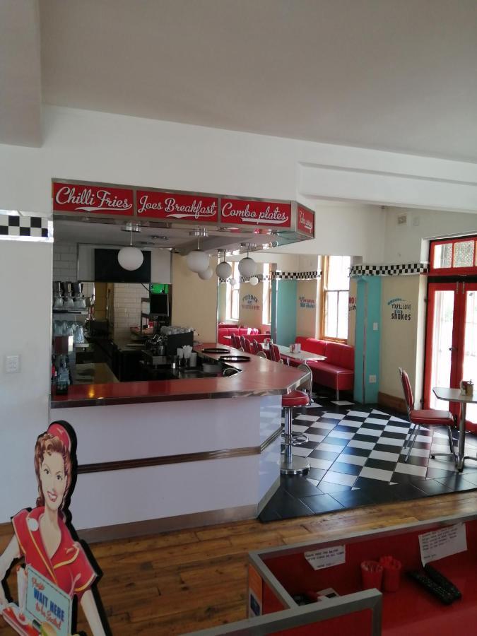 Savoy Hotel Beaufort-West Бофорт-Уэст Экстерьер фото